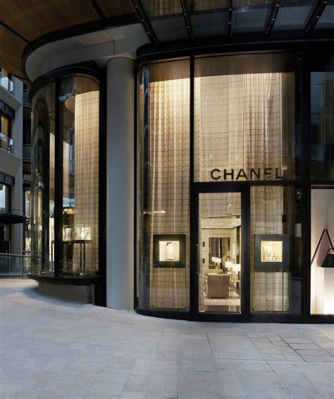 Chanel s'installe à Monaco avec une double boutique mode et 